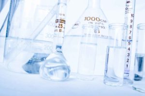 Probetas y otros recipientes de vidrio de laboratorio