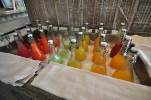 zumos de colores en refrigerador
