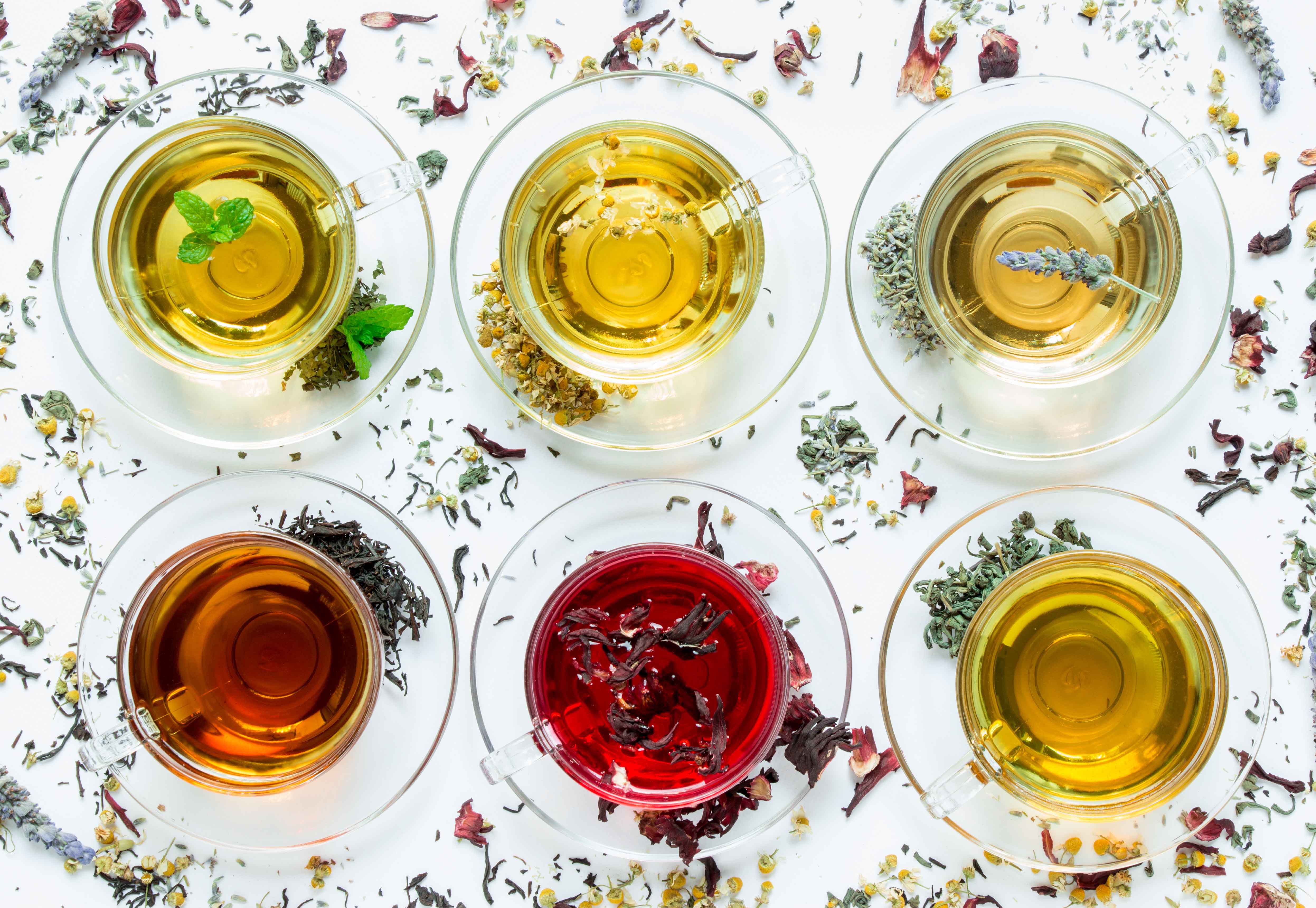 Tazas con diferentes infusiones