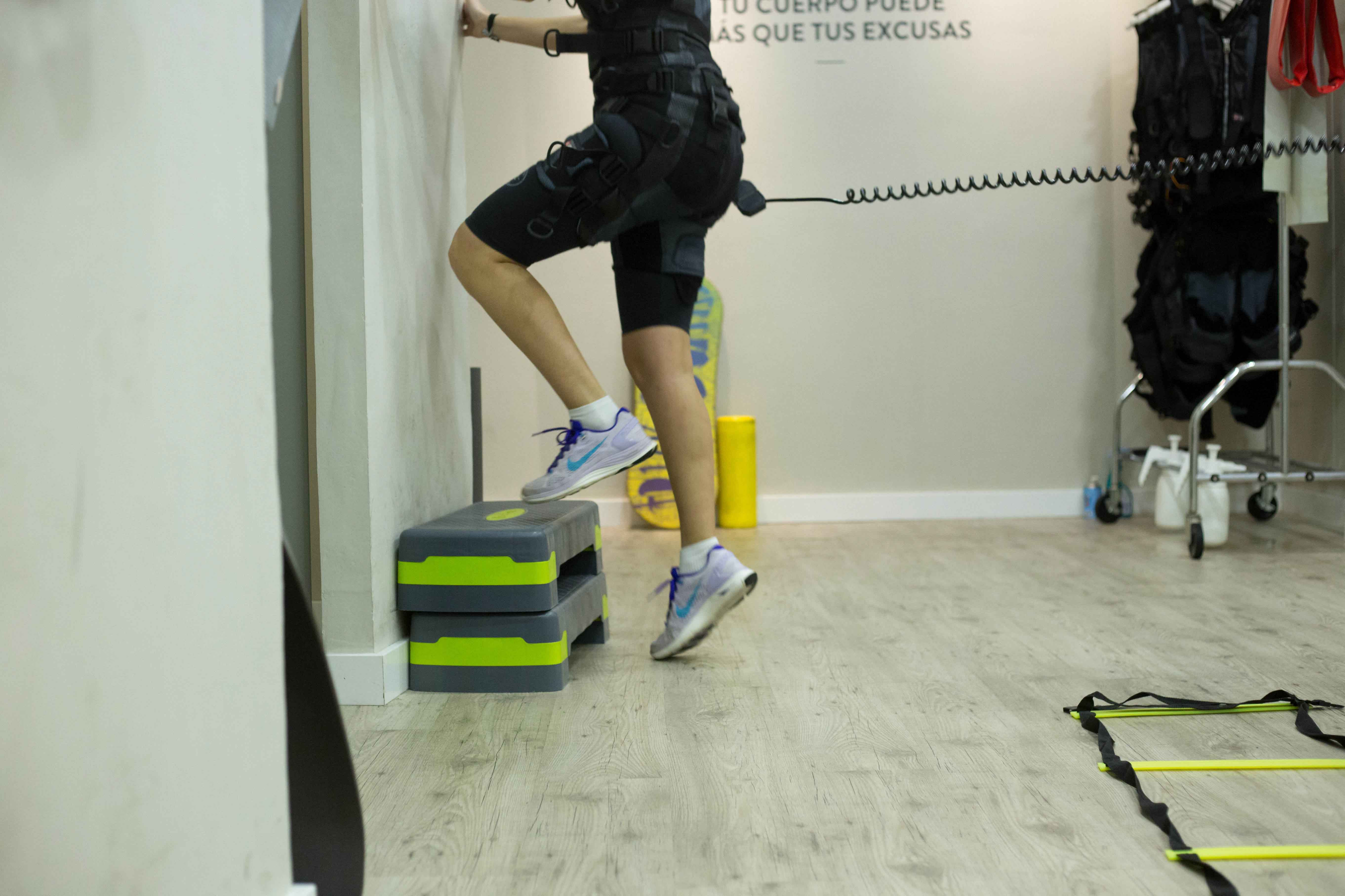 Persona en clínica de fisioterapia