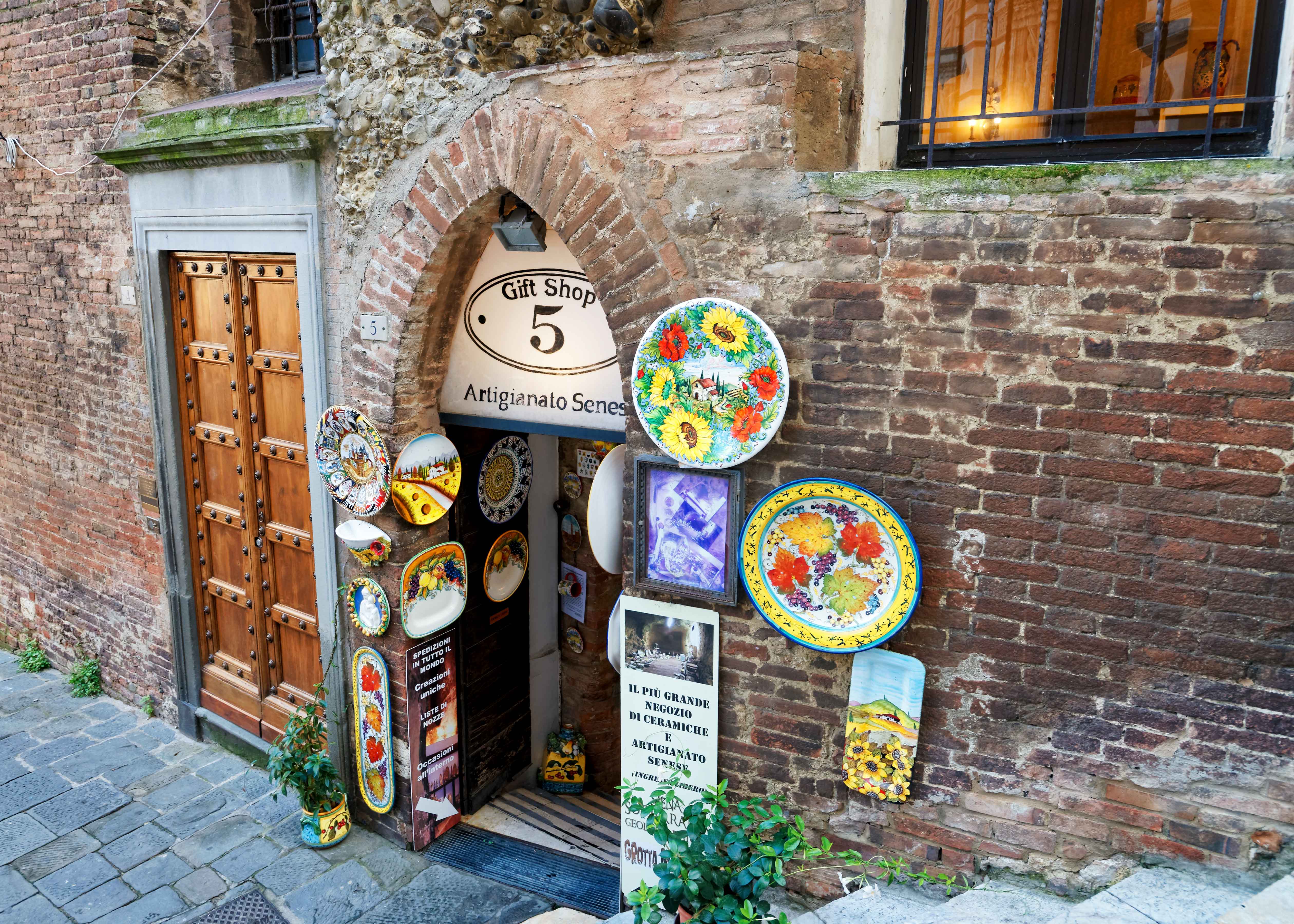 Puerta de tienda decorada