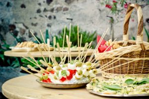 Brochetas de comida vegetariana