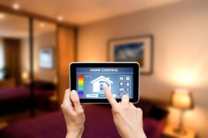 Tablet con control remoto de sistemas de la casa