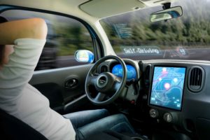 Automóvil visto por dentro con sus sistemas tecnológicos