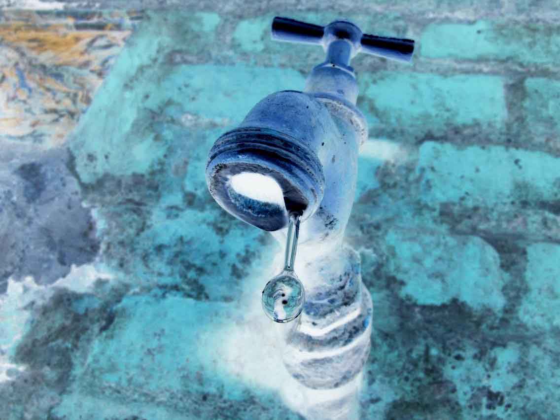 Grifo de agua goteando