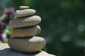 Piedras redondas en equilibrio