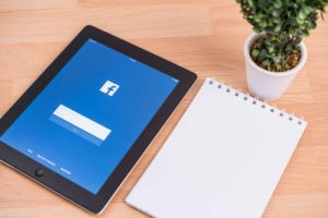 Tablet con Facebook iniciándose