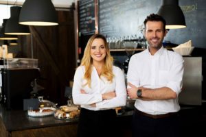 Dos encargados de restaurante