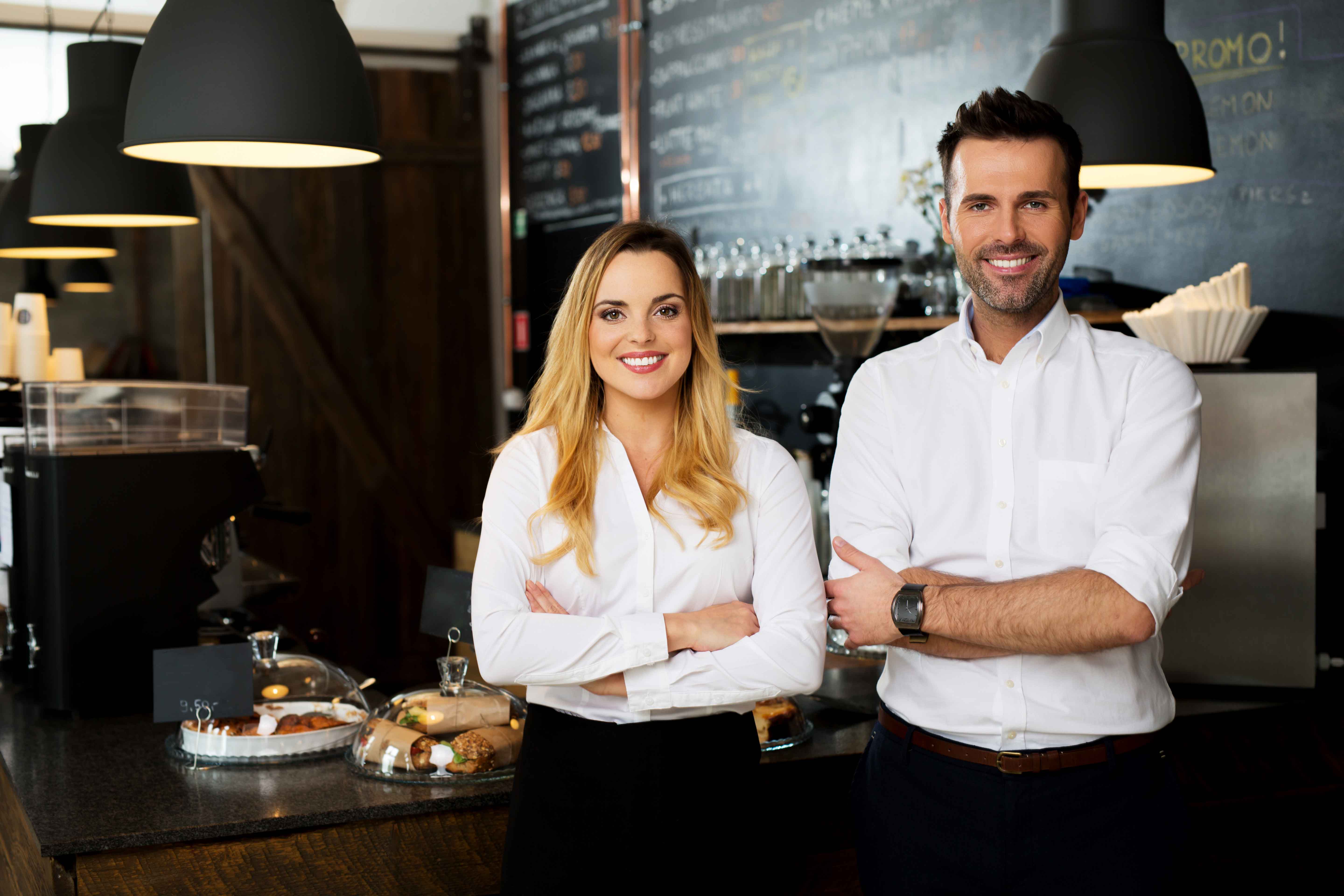 Dos encargados de restaurante