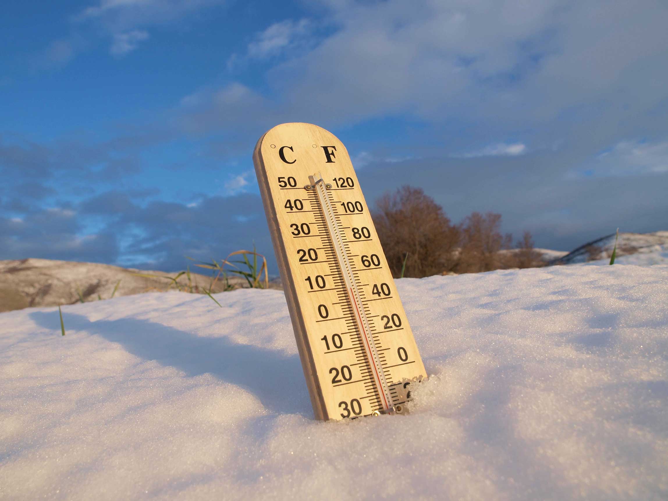 Termómetro en la nieve
