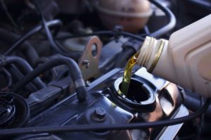 Depósito de aceite de un coche