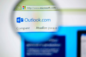 Lupa en interfaz de Outlook