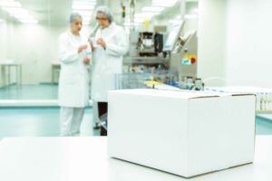Dos personas en laboratorio
