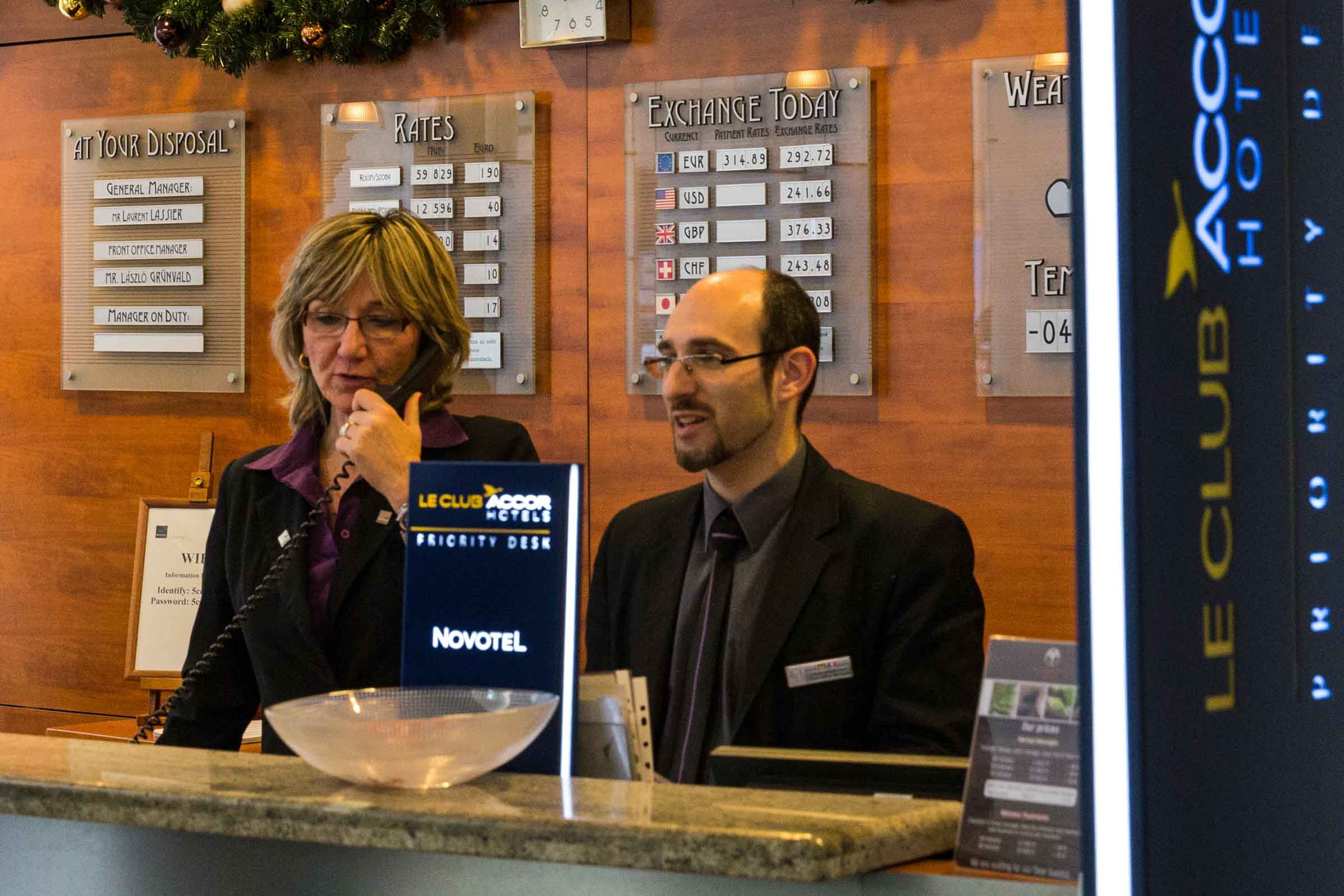 Recepcionistas en hotel