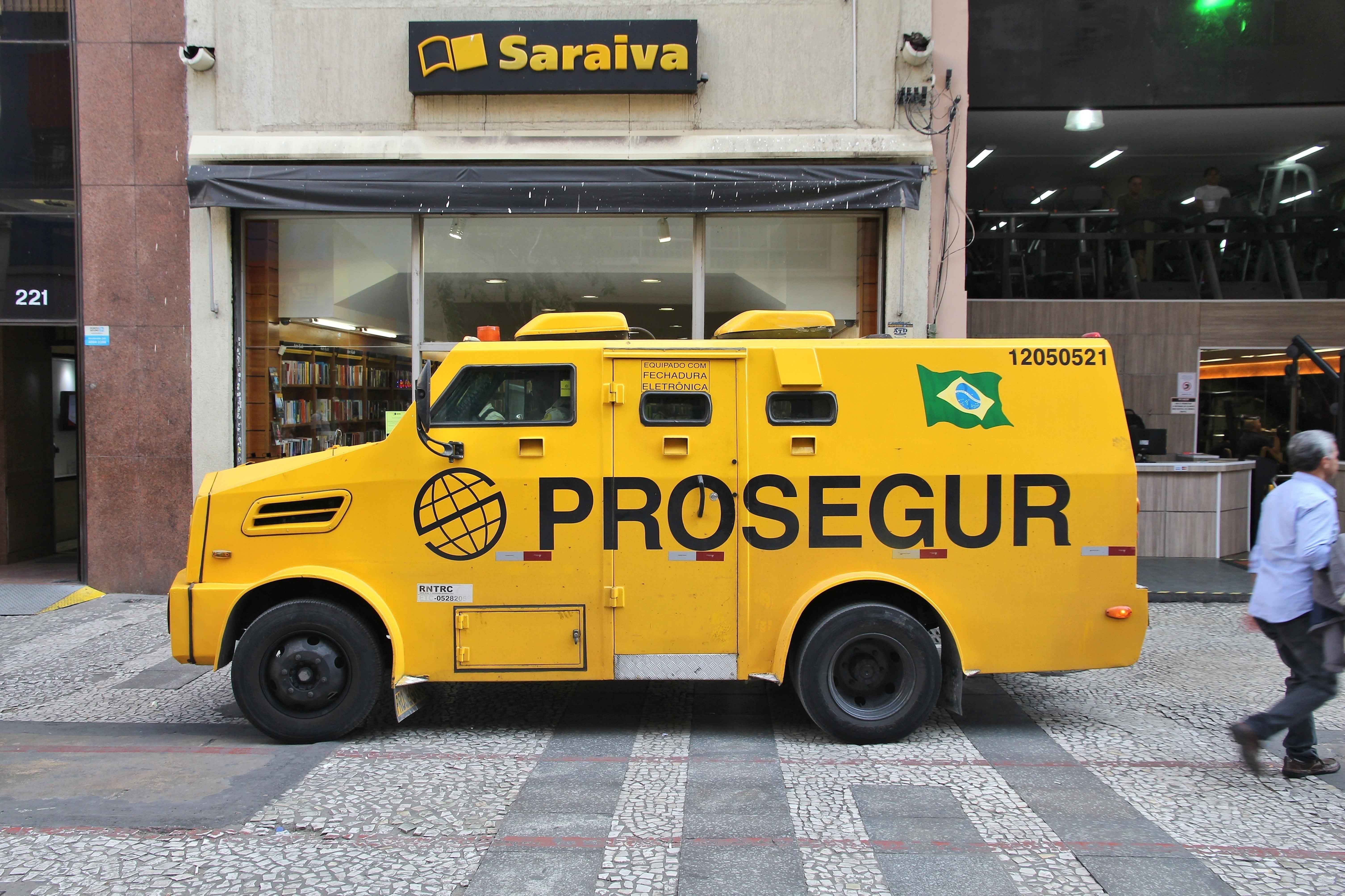 Furgón blindado de transporte de dinero