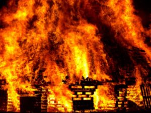 Edificio ardiendo