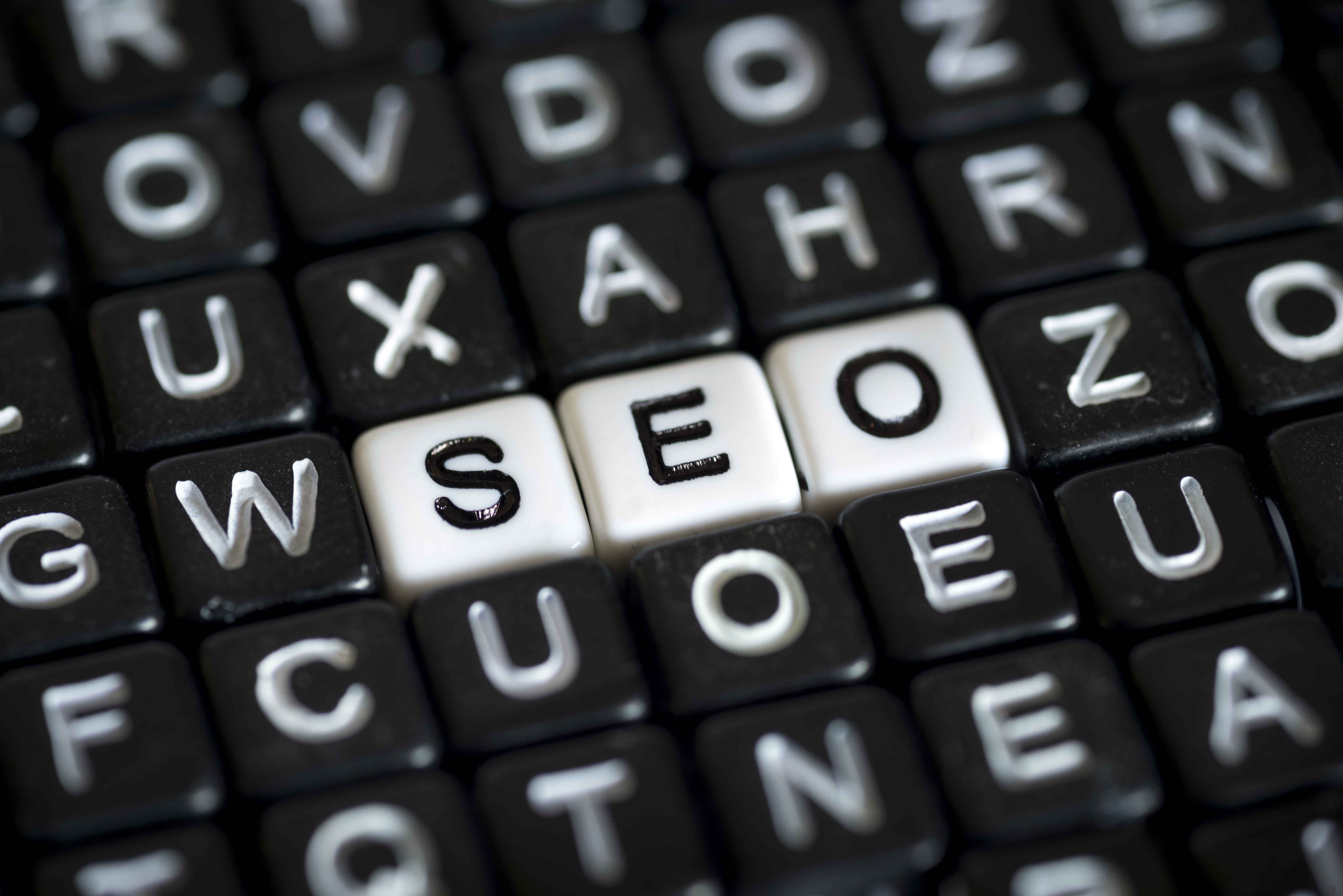 Teclas de ordenador poniendo "SEO"