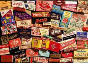 Mosaico de envases de muchos productos con sus respectivas marcas y slóganes