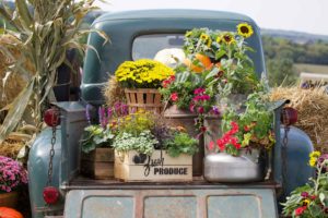 Camioneta decorada con flores